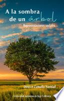 A la sombra de un árbol