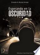 Esperando en la Obscuridad