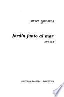Jardín junto al mar