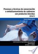 Procesos y técnicas de conservación o embalsamamiento de cadáveres con productos biocidas.