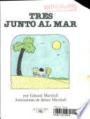 Tres junto al mar